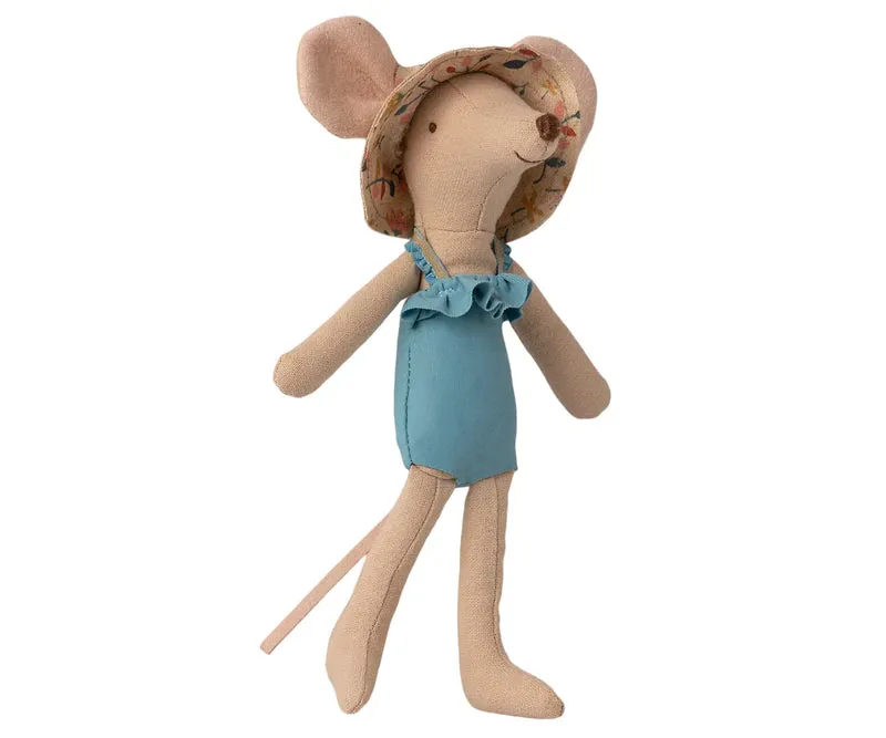 Beach Mouse, Mum