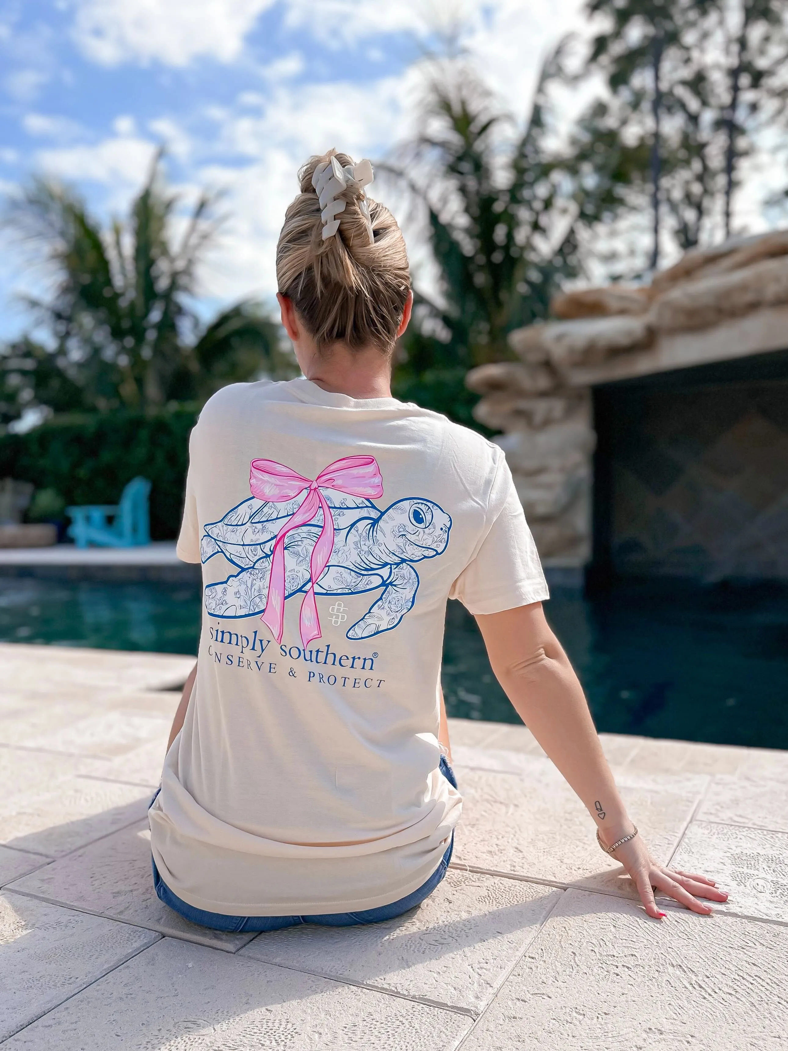 Bow Turtle Tracking Tee by Simply Southern