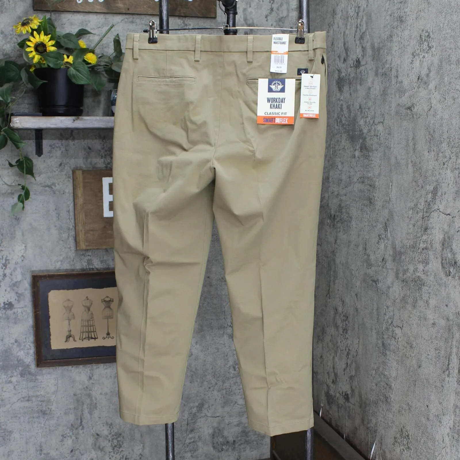 Dockers Men's Workday Smart 360 Flex Classic Fit Khaki Stretch Pants 399830001