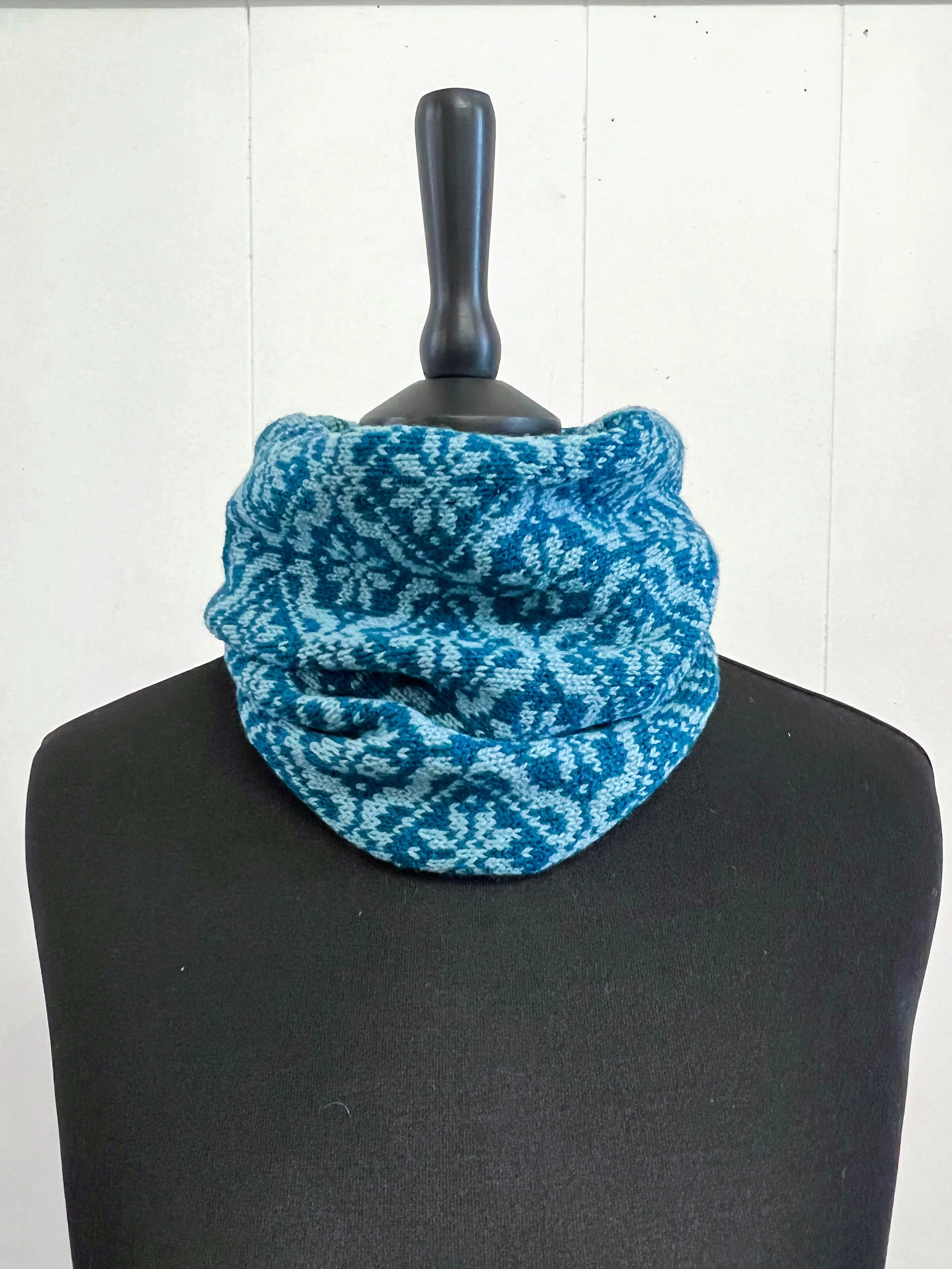 Lizzie's Fair Isle Snood