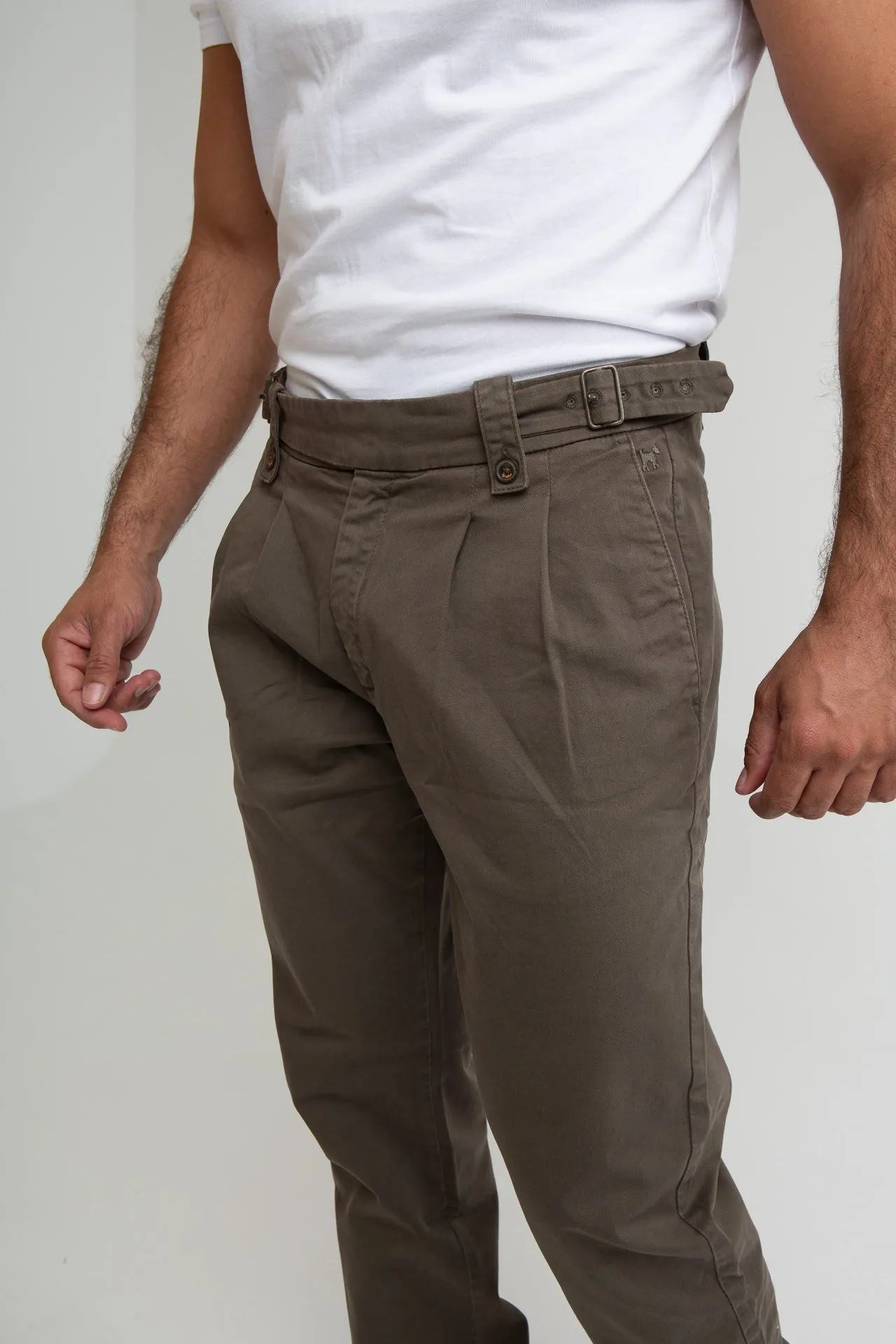 Pantalón Pinzas con Correas Khaki